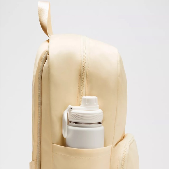 Lululemon Everywhere Backpack 22L- Butter Cream/Sheer Oak
